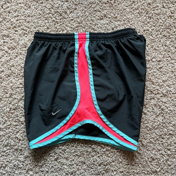 Nike Women’s Tempo Running Shorts Gray Pink - Picture 6 of 6